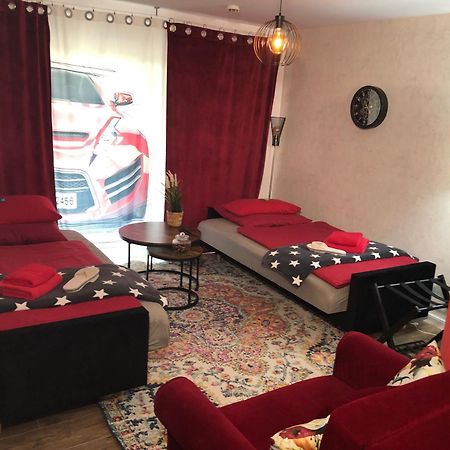 Stylisches Maybach Appartement Mit Terrasse Fuer 5 Personen, 5 Betten, Grosse Kochinsel, Homeoffice Mit 250Mbit Wlan Aidlingen エクステリア 写真