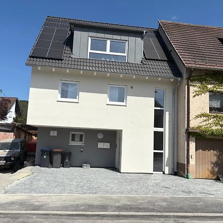 Stylisches Maybach Appartement Mit Terrasse Fuer 5 Personen, 5 Betten, Grosse Kochinsel, Homeoffice Mit 250Mbit Wlan Aidlingen エクステリア 写真