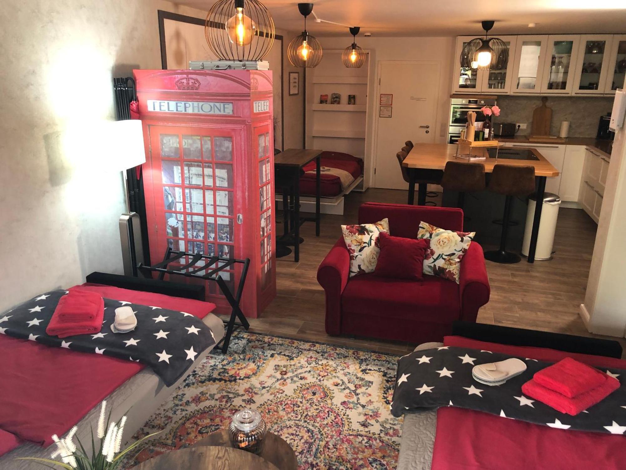 Stylisches Maybach Appartement Mit Terrasse Fuer 5 Personen, 5 Betten, Grosse Kochinsel, Homeoffice Mit 250Mbit Wlan Aidlingen エクステリア 写真