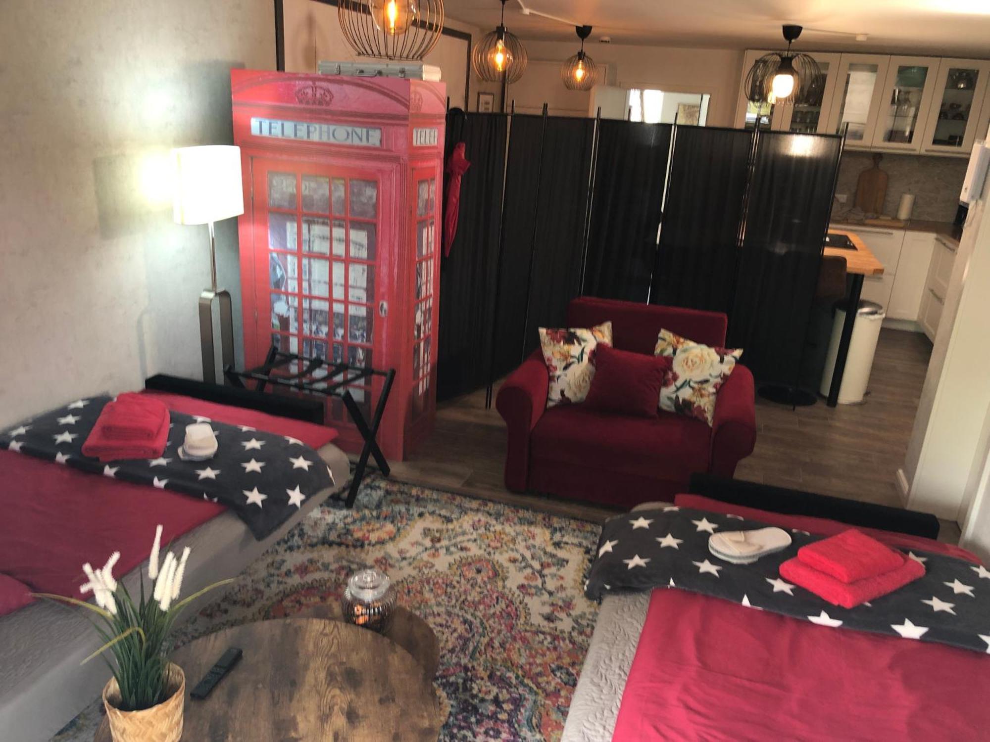 Stylisches Maybach Appartement Mit Terrasse Fuer 5 Personen, 5 Betten, Grosse Kochinsel, Homeoffice Mit 250Mbit Wlan Aidlingen エクステリア 写真